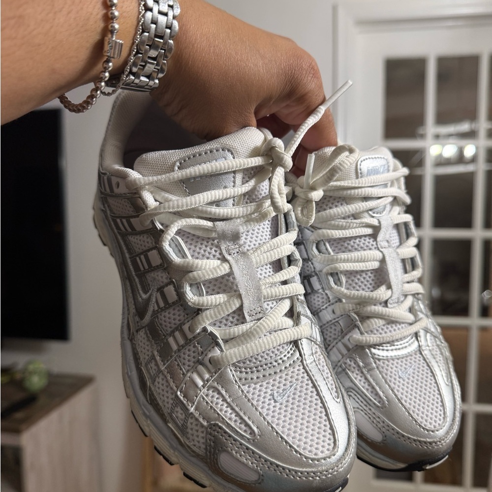 Nike Women’s Silver/White Mesh Running Sneakers - Picture 3 of 8